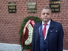 Ренат Сулейманов возложил цветы к местам захоронения Гагарина и Королева у Кремлевской стены