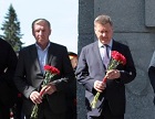 Анатолий Локоть возложил цветы к Монументу Славы в честь 80 лет Курской битвы