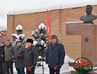 Сталину - 142 года! Новосибирские коммунисты возложили цветы к бюсту Генералиссимуса