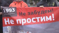 «Не забывайте этот дым»: Новосибирские коммунисты почтили память защитников Дома Советов
