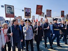 Анатолий Локоть принял участие в шествии «Бессмертный полк» с фотографией воевавшего дедушки