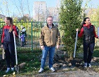 Яков Новоселов вместе с жителями высадил хвойную аллею в честь юбилея Юго-Западного жилмассива