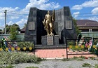 «Они хотят, чтобы потомки забыли героическое прошлое их дедов?»: В Толмачево хотят снести копию памятника «Воину-освободителю»