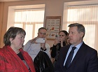 Мэр Новосибирска посетил пункт помощи пострадавшим от взрыва на Линейной