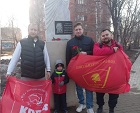 Коммунисты Ленинского района провели субботник в сквере Гагарина