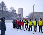 На ОбьГЭСе стартовал новый сезон дворового хоккея в валенках