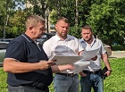 Виталий Быков и Николай Машкарин провели выездное совещание на месте будущей Аллеи учителей
