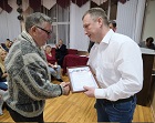 Яков Новоселов наградил активистов, помогающим бойцам СВО