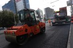 Скоростной асфальтоукладчик вышел на ремонт Красного проспекта