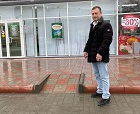 Депутат Яков Новоселов добился установки сквозных пандусов на остановке «Волховская»