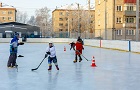 В Новосибирске прошли игры по хоккею в валенках