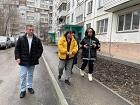 Яков Новоселов проверил качество ремонта тротуаров на округе