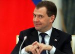 Лидер «Единой России» Дмитрий Медведев предложил учителям, недовольным зарплатой, уйти в бизнес