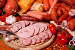 Колбаса по тысяче: Минздрав предложил новый налог на красное мясо