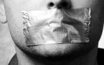 «Закроют рот народу»: Единороссы в Госдуме протащили законопроект об арестах за критику власти 