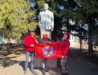 Коммунисты города Оби возложили цветы к памятнику Ленину