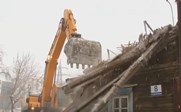 В Калининском районе снесли два ветхих дома