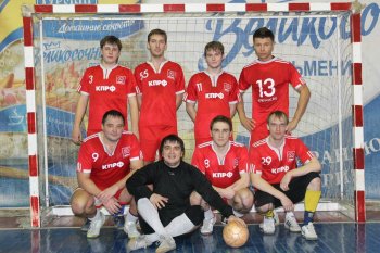 Накануне 1 мая мини-футбольная команда КПРФ подарила болельщикам победу