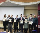 Яков Новоселов поздравил школьников с окончанием четверти