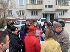 Яков Новоселов помогает жителям ликвидировать потопы на округе