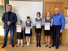 Яков Новоселов наградил лучших учеников школ своего округа