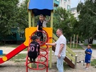 Депутат-коммунист контролирует ремонт детских площадок