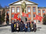 Ленинцы возложили цветы к памятнику Ленина