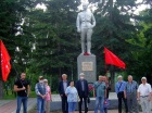 Коммунисты Дзержинского района возложили цветы к памятнику Феликсу Дзержинскому 