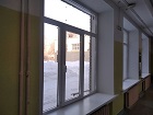 Депутат от КПРФ Антон Бурмистров помог заменить окна в школе на ОбьГЭСе