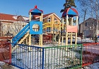 Алексей Михайлов помог установить детский игровой комплекс