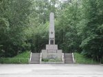 Бердские коммунисты помогли отремонтировать памятник партизанам