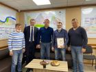  Депутаты наградили новосибирца за спасение семьи из пожара