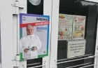 Кандидат-единоросс пошёл во все тяжкие: Иванинский повесил агитационные плакаты на детской школе искусств в Оби