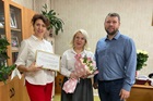 Депутатский центр Дзержинки поздравил педагогов с Днем учителя