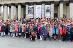 «Ярче гори, наш галстук пионерский!»: 450 новосибирских школьников вступили в ряды пионеров