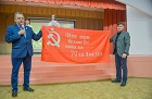Коммунисты подарили Знамя Победы школе №202 в Октябрьском районе