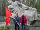 Заельцовские коммунисты возложили цветы на монументе «Раненый воин»