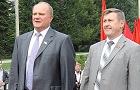 Анатолий Локоть поздравляет лидера КПРФ Геннадия Зюганова с Днем рождения