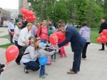 Депутаты-коммунисты поздравили юных заельцовцев с Днем защиты детей