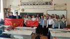 Комсомольцы подарили Знамя Победы новосибирской школе