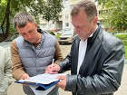 Яков Новоселов провел совещание по планированию благоустройства двора на улице Троллейной