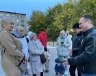 Яков Новоселов и Александр Бурмистров помогли жителям Ленинского района установить новую детскую площадку