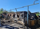 В городе Обь сильный пожар оставил без жилья более 10 человек