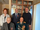 Депутаты-коммунисты поздравили с 9 мая фронтовиков, живущих в Октябрьском районе