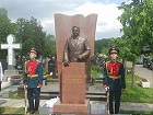 Анатолий Локоть принял участие в открытии памятника Егору Лигачеву на Троекуровском кладбище Москвы 