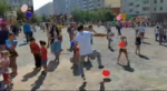 «Предвыборные шалости»: Оппоненты Дмитрия Лобыни отбирали шарики у детей на Дне соседей в Октябрьском районе