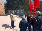 Коммунисты Дзержинского райкома возложили цветы на Мемориале в парке «Березовая роща»
