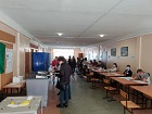 Почти 800 госслужащих массово прикрепили к избирательному участку в школе № 202