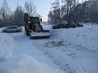 Николай Машкарин и Виталий Быков помогают в уборке снега в Дзержинском районе