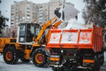За выходные с дорог Новосибирска вывезли более 50 тысяч кубометров снега